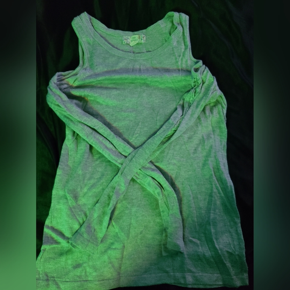 No shoulder shirt